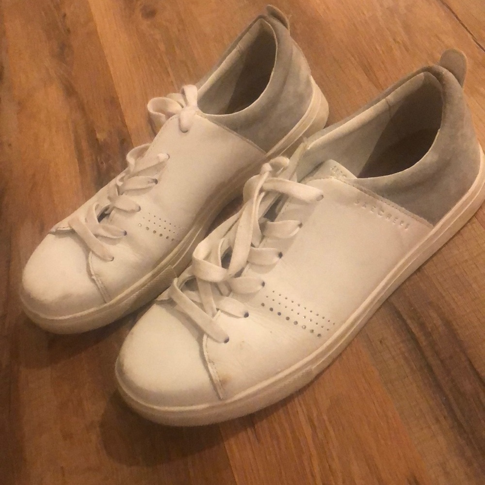 Sketchers, white sneakers size 8